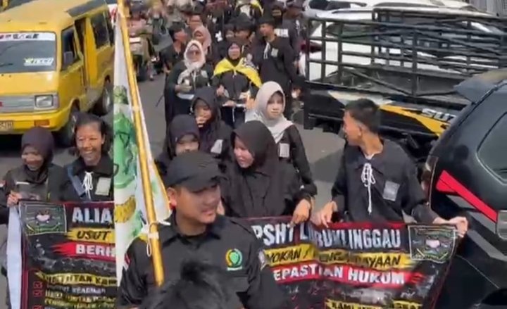 Aliansi SETIA HATI (PHST) Lubuk Linggau Gelar Aksi, Desak Polres Usut Tuntas Dugaan Pengeroyokan dan Penganiayaan Terhadap Agus Seswanto Aliansi SETIA HATI (PHST) Lubuk Linggau Gelar Aksi, Desak Polres Usut Tuntas Dugaan Pengeroyokan dan Penganiayaan Terhadap Agus Seswanto