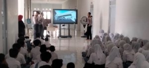 Taruna Akpol Tanamkan Disiplin dan Nasionalisme kepada Siswa Sekolah Rakyat Terintegrasi 5 Ponorogo