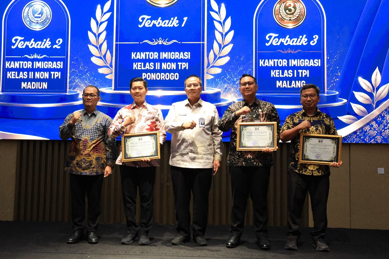 Prestasi Membanggakan, Imigrasi Ponorogo Borong 6 Penghargaan Kanwil Ditjenim Jatim Prestasi Membanggakan, Imigrasi Ponorogo Borong 6 Penghargaan Kanwil Ditjenim Jatim