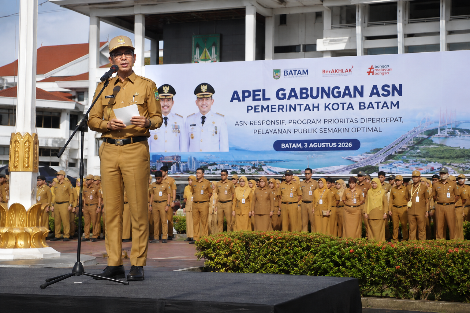 Apel Gabungan: Amsakar Minta ASN Batam Bergerak Cepat Wujudkan Program Prioritas Apel Gabungan: Amsakar Minta ASN Batam Bergerak Cepat Wujudkan Program Prioritas
