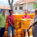 Senyum Nelayan Namosain Terima Bantuan 50 Coolbox dari Usman Husin