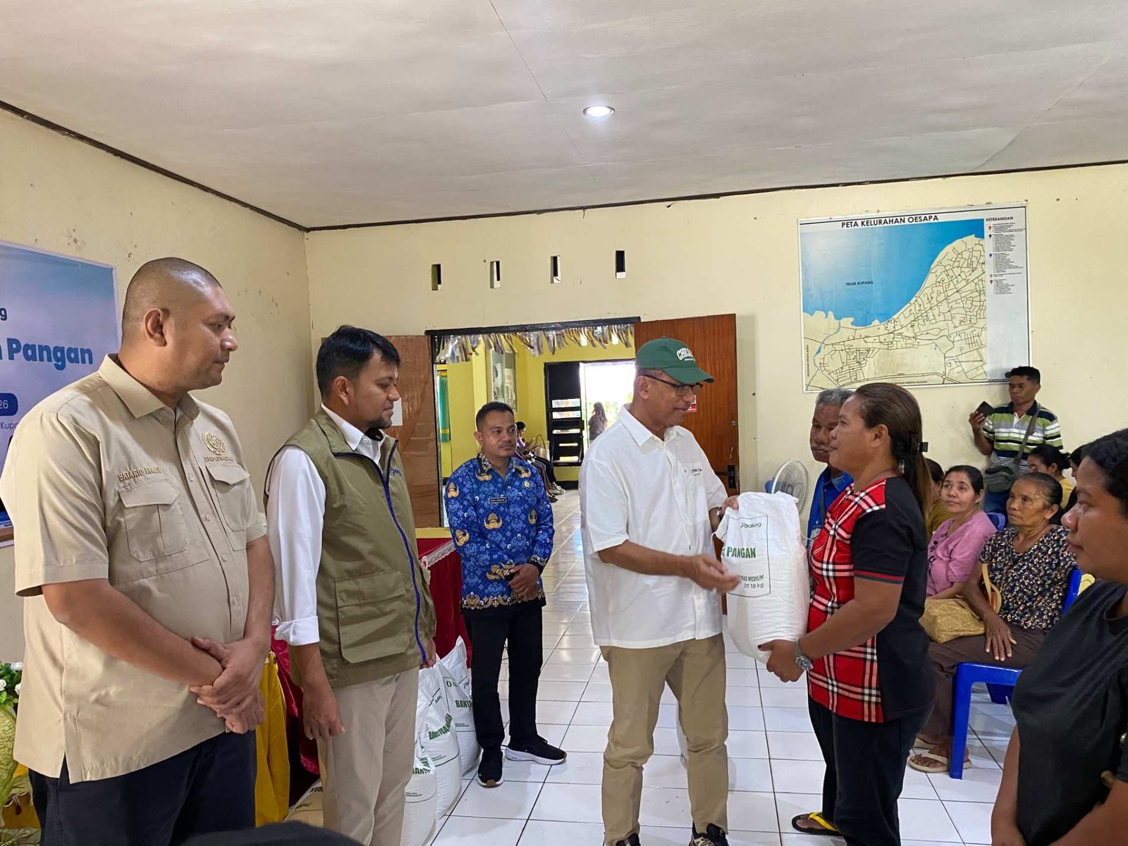 Hari Ini di Kota Kupang, Usman Husin Salurkan Bantuan Pangan untuk 2.549 Penerima