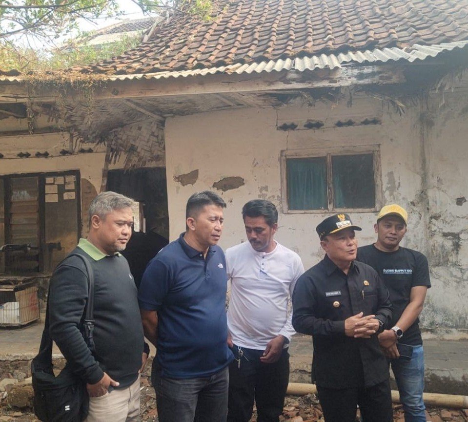 Lahirkan Harapan di Masa Senja, Bupati Kuningan Tinjau Langsung Rencana Bedah Rumah Mak Adminah Lahirkan Harapan di Masa Senja, Bupati Kuningan Tinjau Langsung Rencana Bedah Rumah Mak Adminah