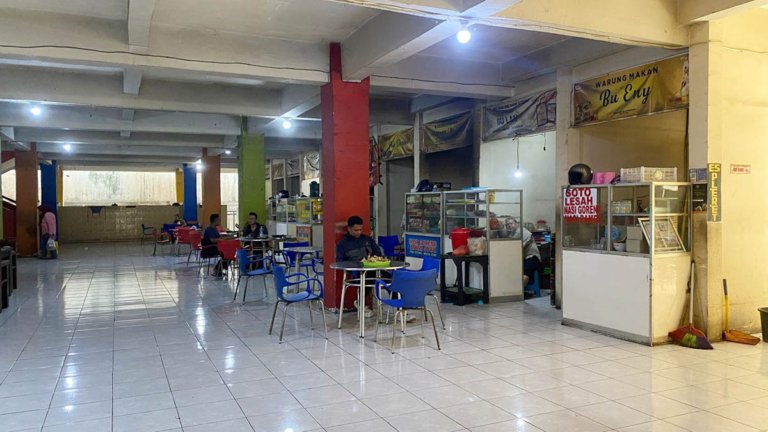 Sepi! Pelanggan Kuliner di Pasar Rejowinangun Makin Berkurang