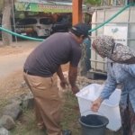 2000 Liter Air Bersih Diberikan Polsek Salaman ke Warga Demangan Hadapi Kemarau