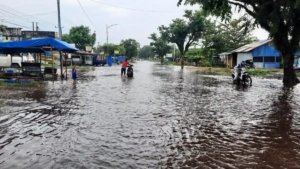 Banjir Pasang Rob dan Hujan Deras Terus Terjang Dumai, Warga: “Mana Janji Manis Pejabat?”