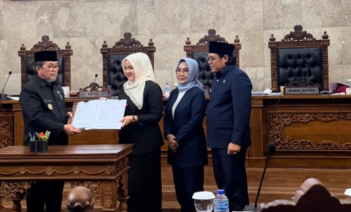 DPRD Kabupaten Cirebon Sahkan Raperda Data Desa Presisi Partisipatif, Perkuat Tata Kelola Pemerintahan Berbasis Data DPRD Kabupaten Cirebon Sahkan Raperda Data Desa Presisi Partisipatif, Perkuat Tata Kelola Pemerintahan Berbasis Data