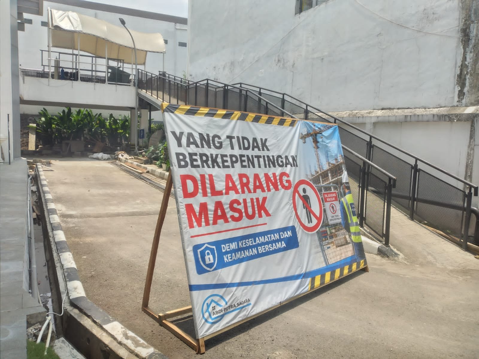 Defisit Rp3,4 Triliun Hantui APBD Jabar, WiFi Dipangkas Tapi Gedung Dewan Tetap Digarap? Defisit Rp3,4 Triliun Hantui APBD Jabar, WiFi Dipangkas Tapi Gedung Dewan Tetap Digarap?