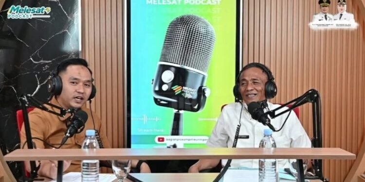 Bangun Komunikasi Terbuka dan Dekat dengan Masyarakat, Pemkab Kuningan Luncurkan “MELESAT Podcast” Bangun Komunikasi Terbuka dan Dekat dengan Masyarakat, Pemkab Kuningan Luncurkan “MELESAT Podcast”