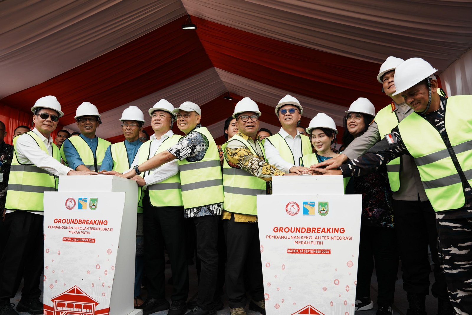 Groundbreaking Sekolah Terintegrasi Merah Putih, Amsakar Achmad : Kita Tak Boleh Terlambat Mendesain Pendidikan Untuk Anak Bangsa Groundbreaking Sekolah Terintegrasi Merah Putih, Amsakar Achmad : Kita Tak Boleh Terlambat Mendesain Pendidikan Untuk Anak Bangsa