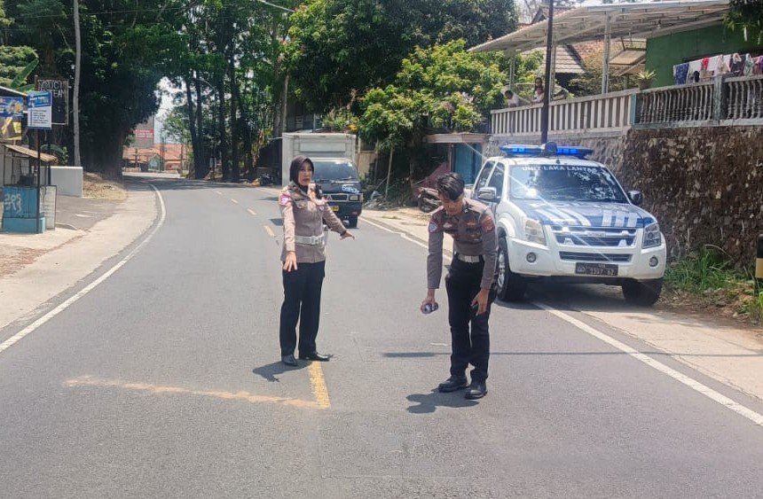 Upaya Hilangkan Barang Bukti Gagal, Pengendara Motor Terlibat Laka Maut di Kuningan Diamankan Upaya Hilangkan Barang Bukti Gagal, Pengendara Motor Terlibat Laka Maut di Kuningan Diamankan