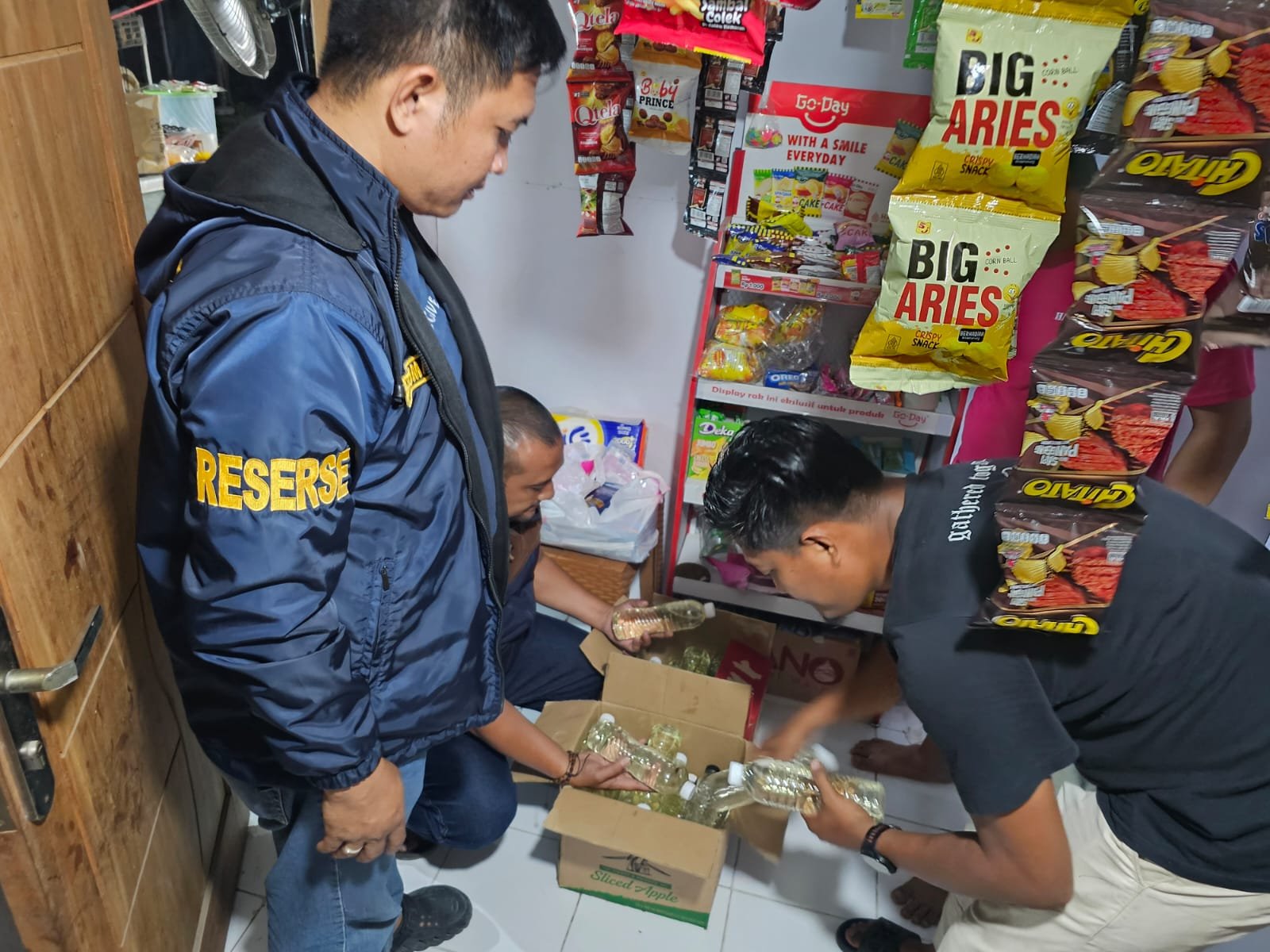 Polresta Cirebon Berantas OKT dan Miras, Tiga Pelaku Dibekuk dan 655 Botol Disita Polresta Cirebon Berantas OKT dan Miras, Tiga Pelaku Dibekuk dan 655 Botol Disita