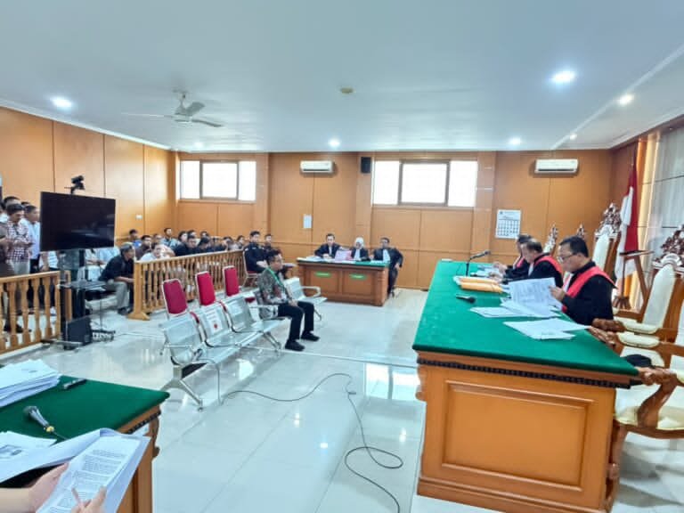 Gaya Preman Pengawal Bupati Bandung, Intimidasi dan Rampas HP Wartawan Usai Dadang Supriatna Bersaksi di Kasus Korupsi BDS 