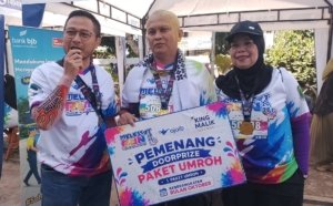 Dapat Hadiah Utama Umroh di “MELESAT RUN”  H. Ace Nurholis Tak Mampu Tahan Haru