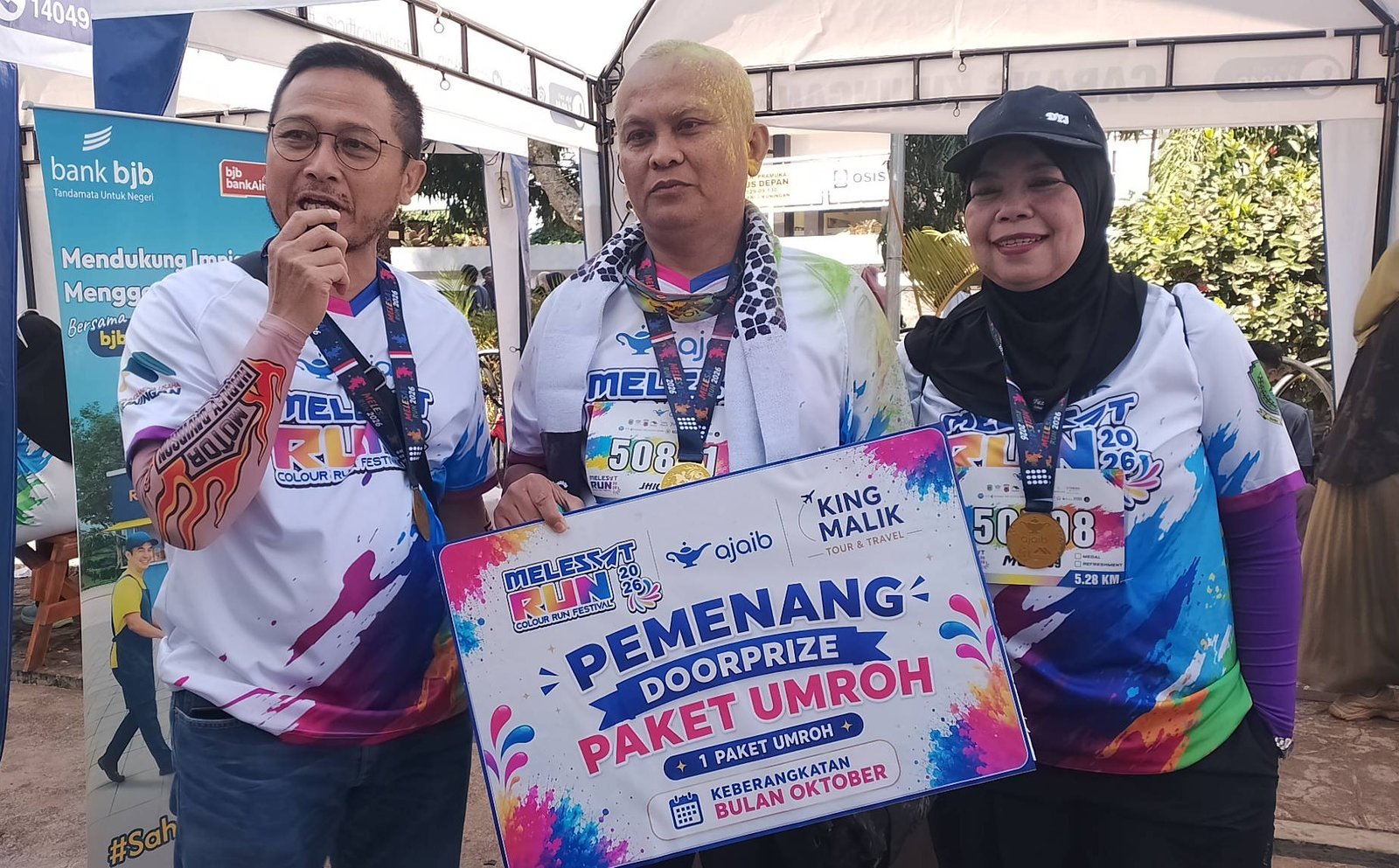 Dapat Hadiah Utama Umroh di “MELESAT RUN” H. Ace Nurholis Tak Mampu Tahan Haru Dapat Hadiah Utama Umroh di “MELESAT RUN” H. Ace Nurholis Tak Mampu Tahan Haru