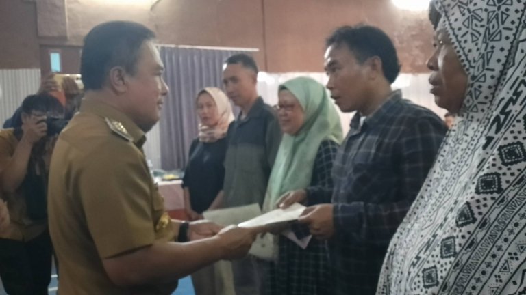 1.653 Sertifikat Tanah Program PTSL, Diserahkan Kepada Warga Kelurahan Cirendang