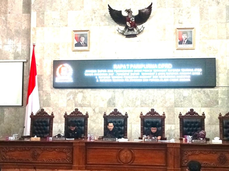 DPRD Cirebon Gelar Paripurna, Wabup Jigus Jawab Pandangan Umum Fraksi Soal RAPBD 2027 dan Dua Raperda Inisiatif