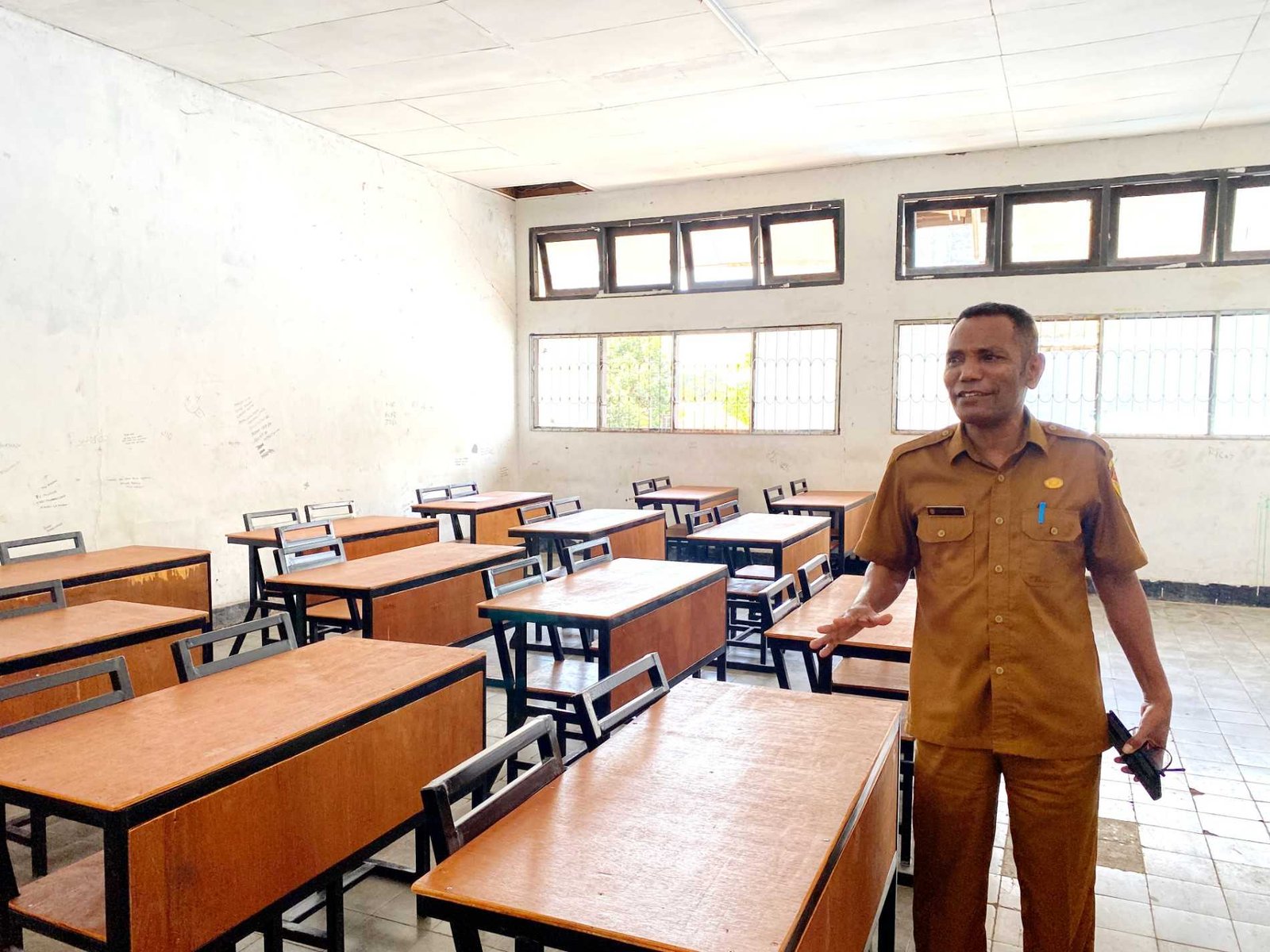 Dari Kursi-Meja hingga Rak Bunga, Siswa SMKN 2 Kupang Belajar Berkarya Lewat OSOP dengan Semangat DDBSB Dari Kursi-Meja hingga Rak Bunga, Siswa SMKN 2 Kupang Belajar Berkarya Lewat OSOP dengan Semangat DDBSB
