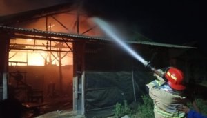 Gudang Mebel di Pangenan Ludes Terbakar, Sebabkan Kerugian