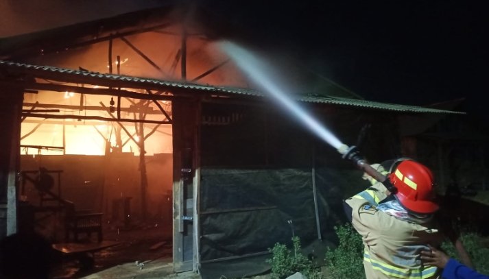 Gudang Mebel di Pangenan Ludes Terbakar, Sebabkan Kerugian Gudang Mebel di Pangenan Ludes Terbakar, Sebabkan Kerugian