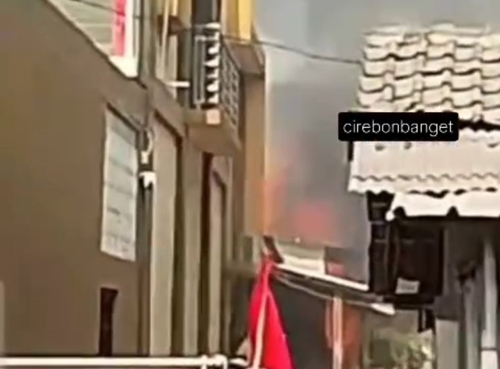 Gudang Jamur di Palimanan Ludes Dilalap Api, Damkar Cirebon: Hati-Hati Bakar Sampah di Lahan Kering Gudang Jamur di Palimanan Ludes Dilalap Api, Damkar Cirebon: Hati-Hati Bakar Sampah di Lahan Kering