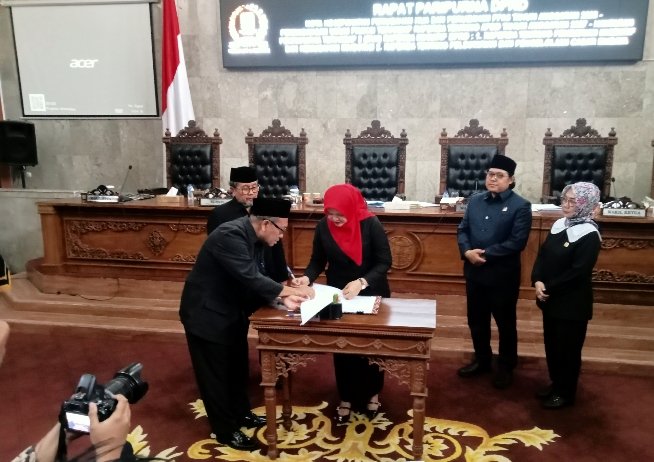 Paripurna DPRD Cirebon: Fraksi Beri “Lampu Hijau” RAPBD 2027, Tapi Catatan Tajam Soal Kemandirian Fiskal dan Transparansi Paripurna DPRD Cirebon: Fraksi Beri “Lampu Hijau” RAPBD 2027, Tapi Catatan Tajam Soal Kemandirian Fiskal dan Transparansi