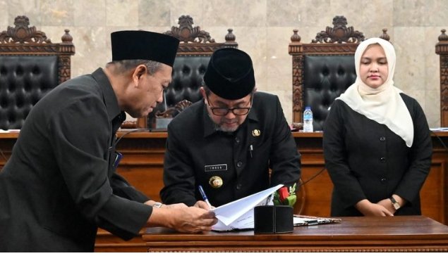 Bupati Imron: Raperda Data Desa Dukung Kebijakan Berbasis Fakta Bupati Imron: Raperda Data Desa Dukung Kebijakan Berbasis Fakta