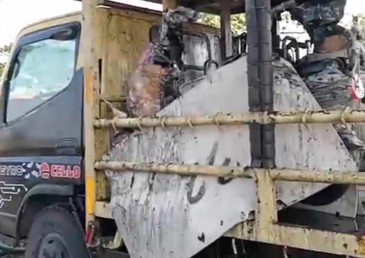Truk Kontainer Pengangkut 60 Sepeda Listrik Terbakar di Losari Cirebon, Diduga Korsleting Baterai