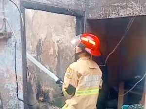Kebakaran di Banjarwangunan Cirebon, Rumah Seluas 60 Meter Persegi Hangus Total