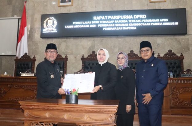 DPRD Cirebon Sepakati Perubahan APBD 2026, Sophi Zulfia Tegas Akan Kawal Penyerapan Anggaran DPRD Cirebon Sepakati Perubahan APBD 2026, Sophi Zulfia Tegas Akan Kawal Penyerapan Anggaran
