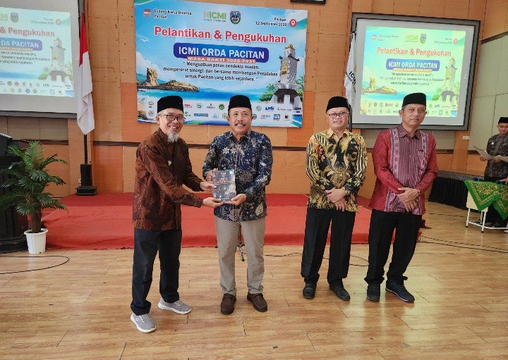 ICMI Pacitan Dikukuhkan, Pemkab Ajak Cendekiawan Jadi Motor Gagasan Pembangunan ICMI Pacitan Dikukuhkan, Pemkab Ajak Cendekiawan Jadi Motor Gagasan Pembangunan