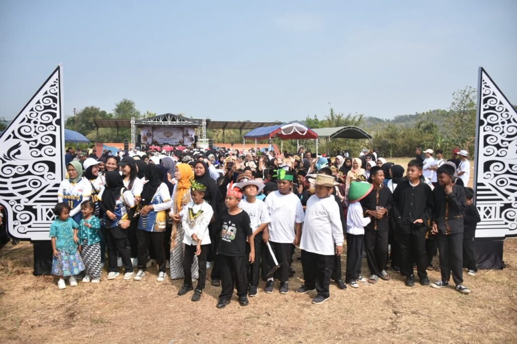 Gelaran Nyimas Lenggangherang Jilid 5 Dibuka, Bupati Dian Tegaskan Pentingnya Merawat Budaya dan Kebersamaan Gelaran Nyimas Lenggangherang Jilid 5 Dibuka, Bupati Dian Tegaskan Pentingnya Merawat Budaya dan Kebersamaan