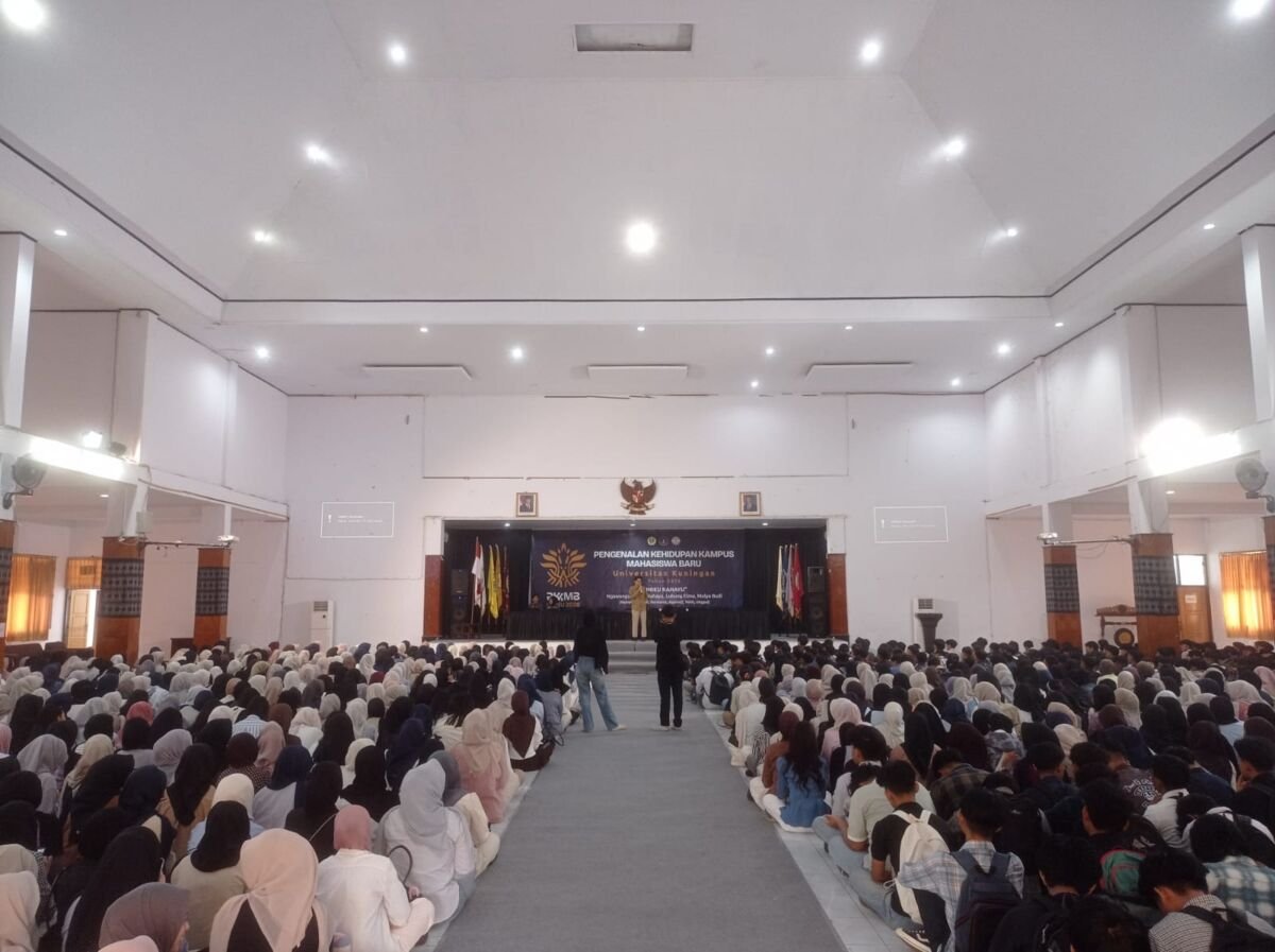 Mahasiswa Baru Universitas Kuningan Ikuti Technical Meeting PKKMB 2026 “UNIKU RAHAYU”