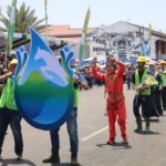 PAM Tirta Kamuning Usung Pesan Pelestarian Air Lewat Teatrikal di Karnaval Hari Jadi Kuningan