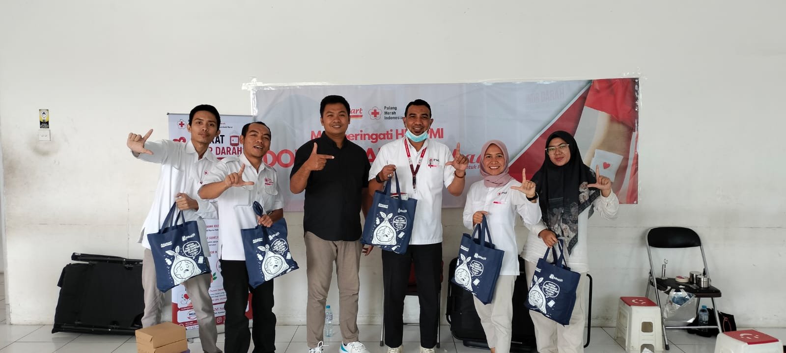 Alfamart Gelar Donor Darah di 28 Lokasi, Ikut Rayakan HUT PMI ke-81 Alfamart Gelar Donor Darah di 28 Lokasi, Ikut Rayakan HUT PMI ke-81