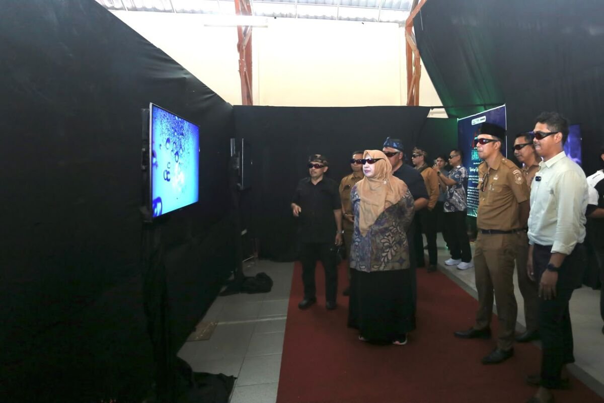 Mengenal Tradisi Kawin Cai Lewat Perspektif Fotografi 3D Karya Dr. Sigit Setya Kusuma Mengenal Tradisi Kawin Cai Lewat Perspektif Fotografi 3D Karya Dr. Sigit Setya Kusuma