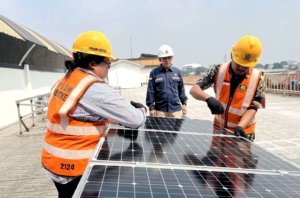 PLN Fasilitasi Sertifikasi Kompetensi Pemasangan PLTS bagi 30 Pelajar di Kupang