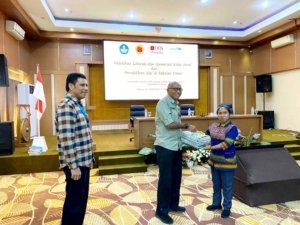 Tak Hanya Latih Guru, UNICEF dan DBS Foundation Bagi Buku Bacaan untuk Sekolah di Kabupaten Kupang