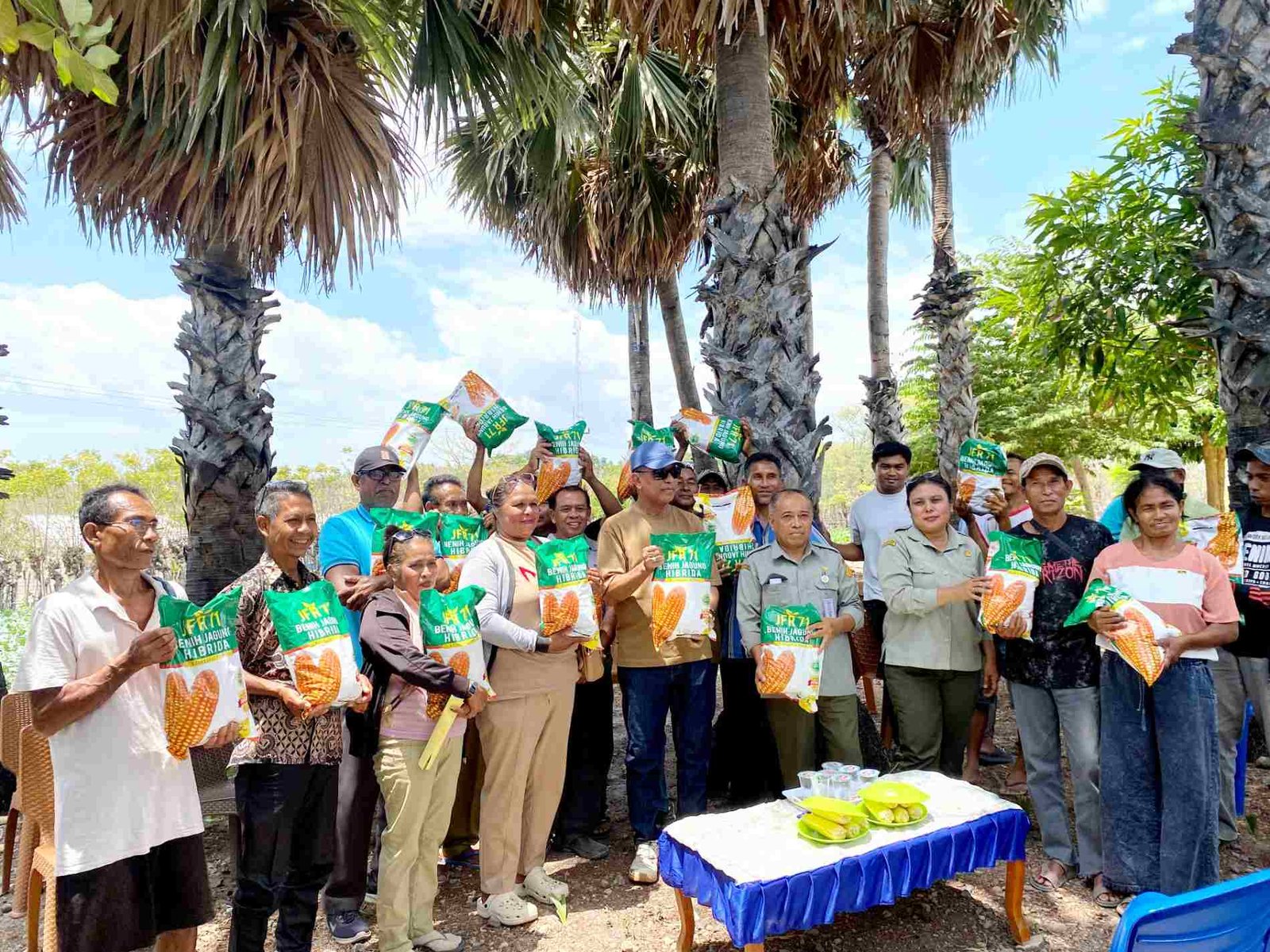 Petani Senang Usman Husin Turun Langsung Serahkan Bantuan Aspirasi: Ini yang Kami Harapkan Selama Ini Petani Senang Usman Husin Turun Langsung Serahkan Bantuan Aspirasi: Ini yang Kami Harapkan Selama Ini