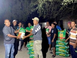 Dari Pagi hingga Larut Malam, Usman Husin Tuntaskan Penyaluran 21,05 Ton Benih Jagung untuk Petani Kabupaten Kupang