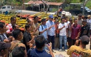 Serahkan Alat Pertanian untuk 45 Kelompok di Rote Ndao, Kadis Nixon: Terima Kasih Bapak Usman Sering ke Lapangan