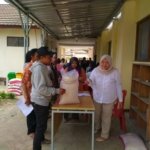 Jeje Ritchie Ismail Saluran 10 Ton Beras Untuk 558 Warga Pasirlangu Bandung Barat
