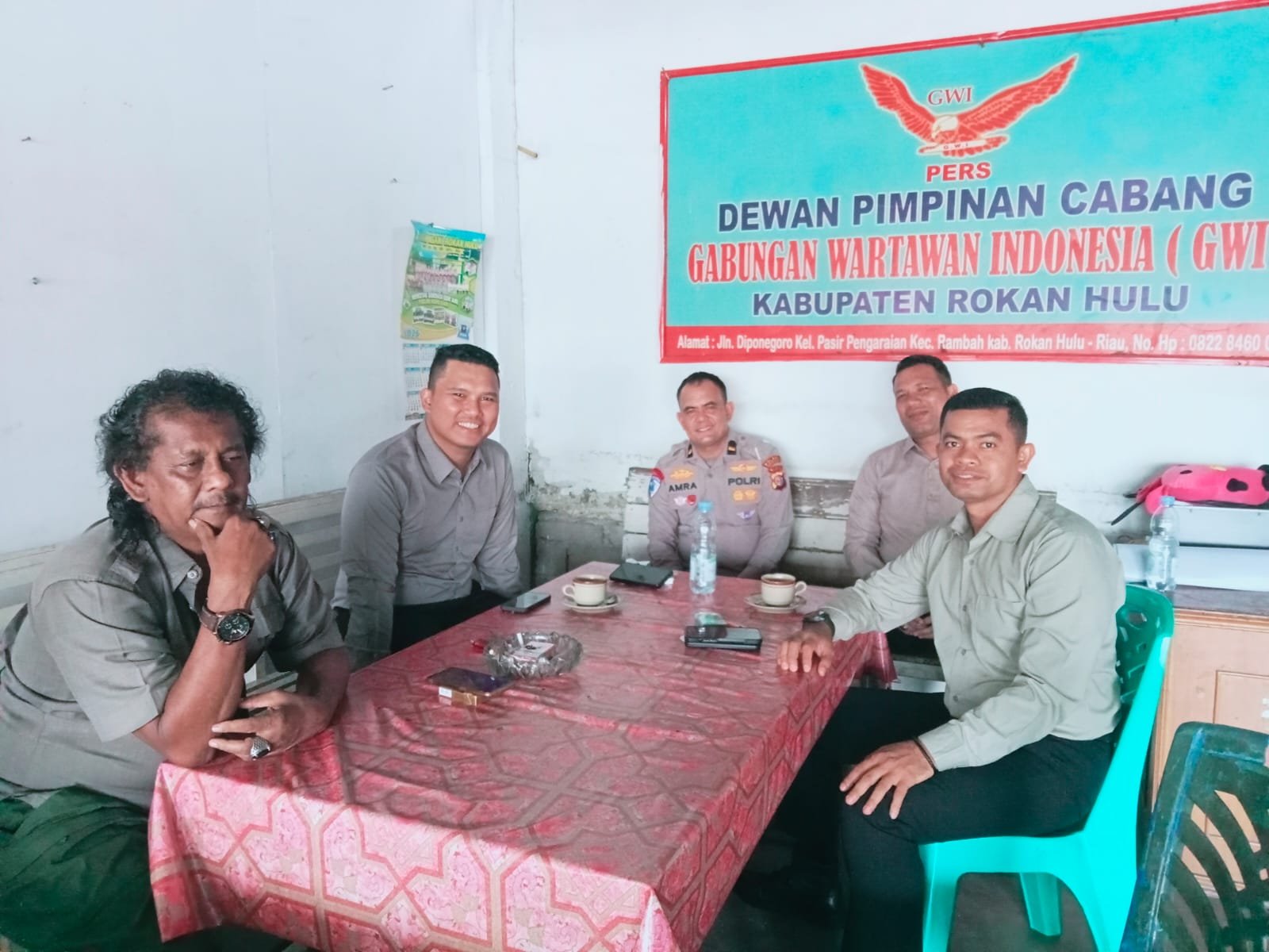 Kasat Lantas dan Kapolsek Rambah Hilir Silaturahmi ke GWI, Perkuat Sinergi dengan Wartawan Kasat Lantas dan Kapolsek Rambah Hilir Silaturahmi ke GWI, Perkuat Sinergi dengan Wartawan