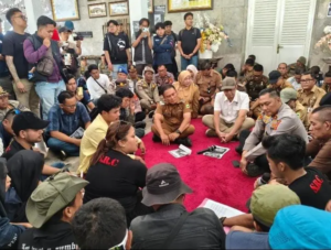 Tolak Geothermal Gunung Ciremai, Mahasiswa Gelar Aksi di Pemkab Kuningan
