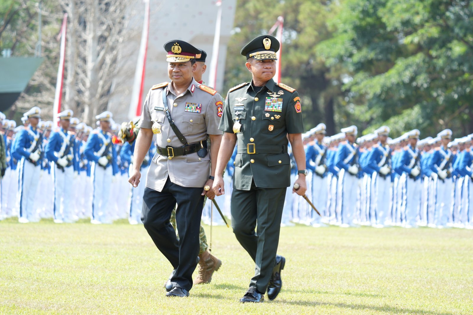 1.944 Taruna TNI-Polri Redmi Sandang Pangkat Prajurid Taruna dan Bhayangkara Taruna