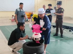 Rekonstruksi Pembunuhan Ibu Kandung di Kuningan: Peragakan 23 Adegan, Pelaku Terancam 20 Tahun Penjara