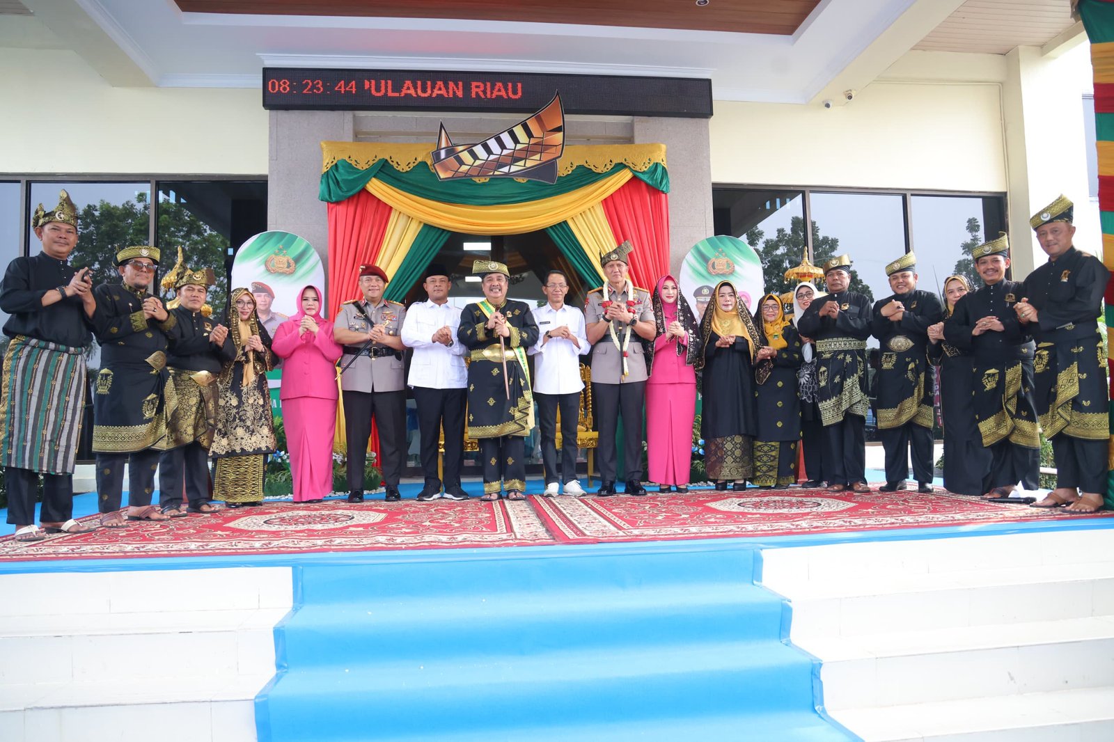 Serah Terima Pataka Polda Kepri, Irjen Pol Suhendri Siap Lanjutkan Inovasi dan Perkuat Pelayanan Publik