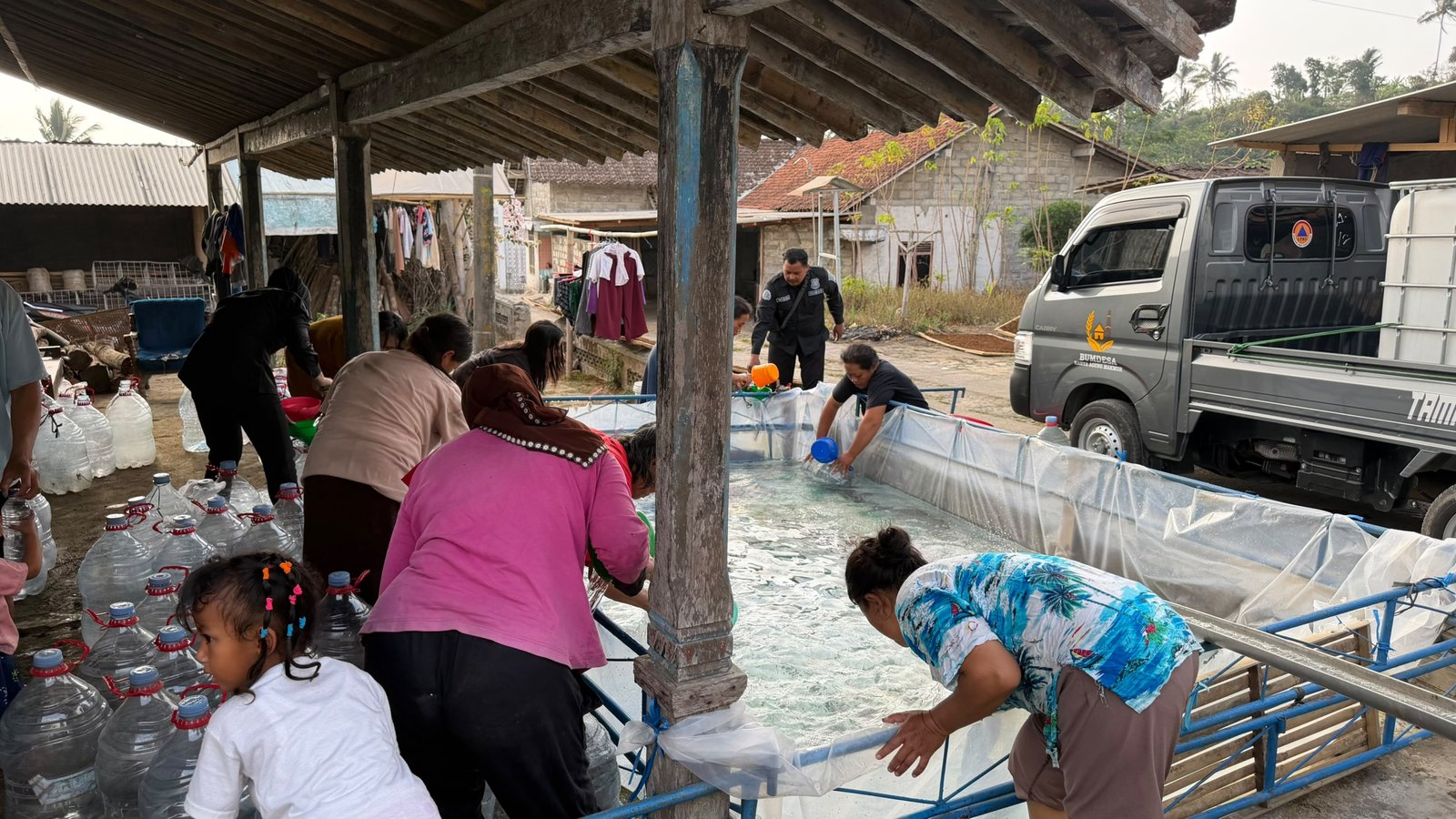 Polres Magelang Kota Salurkan 4.000 Liter Air Bersih di HUT Humas Polri Ke-75 Polres Magelang Kota Salurkan 4.000 Liter Air Bersih di HUT Humas Polri Ke-75