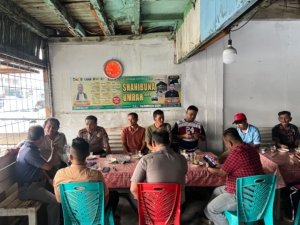 Sukseskan Program 100 Hari Kapolri, Kapolres Rohul Pererat Silaturahmi Bersama Masyarakat Sambil Ngopi di Warung Pinggir Jalan