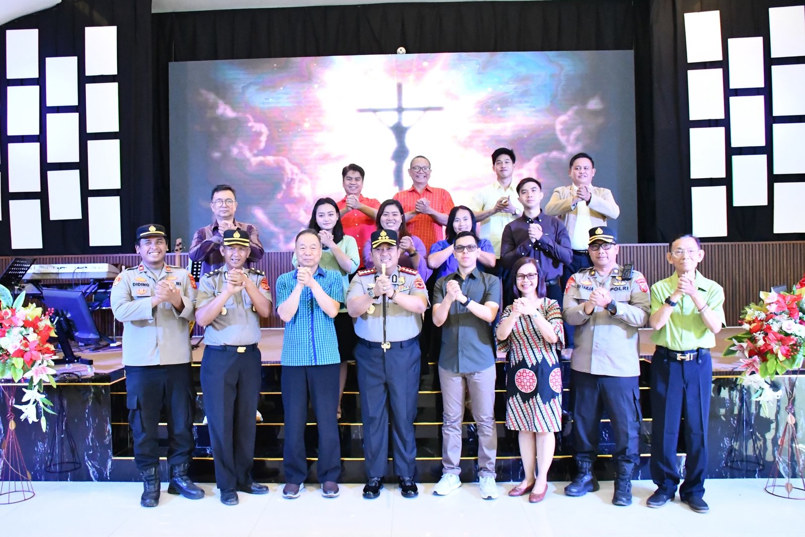 Minggu Kasih, Kapolresta Cirebon Pererat Silaturahmi dan Jaga Kerukunan Antarumat Beragama Minggu Kasih, Kapolresta Cirebon Pererat Silaturahmi dan Jaga Kerukunan Antarumat Beragama